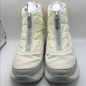 Easy Spirit Cream and Gray Winter Boots